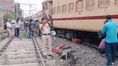 Photo of जमालपुर जंक्शन पर यार्ड से प्लेटफार्म पर लगाते समय पटरी से उतरी वर्धमान पैसेंजर, ट्रेनों का परिचालन ठप