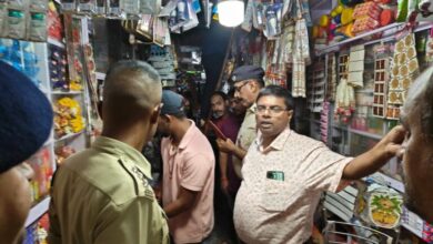Photo of लखीसराय में अवैध रूप से पटाखा बेच रहे दुकानों में एएसपी रौशन कुमार एवं एसडीएम निशांत कुमार ने बड़ी कारवाई
