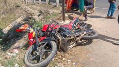 Photo of अज्ञात वाहन की ठोकर से बाइक सवार युवक की दर्दनाक मौत!