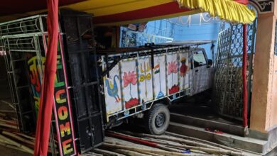 Photo of अनियंत्रित डीजे वाहन दुर्गा मंदिर में जा घुसा, बाल-बाल बचा चालक
