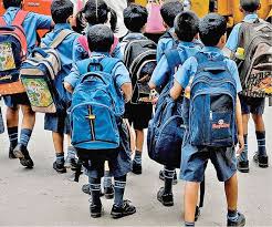 Photo of प्राथमिक व मध्य विद्यालय के बच्चों को मिला पुस्तक व बैग